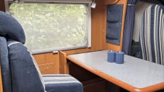 Dethleffs semi-integrated uit 2006 – 4p Dethleffs semi-integrated from 2006