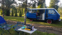 Mr. Blue Sky  – Retro VW T3 bus camper