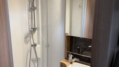 Knaus sky traweller familie – 6-person Knaus Alcove from 2017, a comfortable, excellent camper.