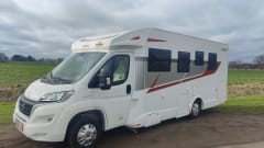 Cozy (family) camper semi-integrated - 4 persons (new 2023) 