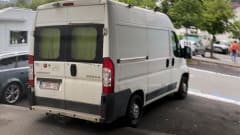 2p Peugeot bus uit 2013