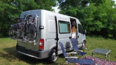 Fred – Cozy Bus Camper Automatic - Takes you everywhere, and back!