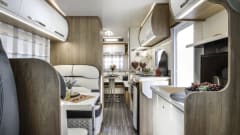 Roller Team 746 - 6 belts/overcab/ – 2023 Roller Team 6 sleeper/rear lounge 