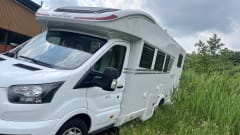 Camping-car de luxe pour 4 personnes. Remise supplémentaire pour le mois de septembre.