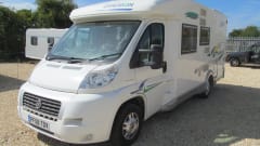Albert – Chausson Welcome Wohnmobil mit 4 Schlafplätzen und großer Garage mit Verriegelung