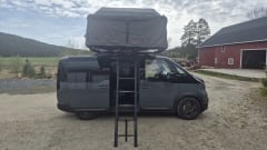 Pia – Camper elettrico Kia PV 5 per 2 persone
