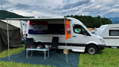 Co-Camper – Mercedes-Benz sprinter with wooden interior