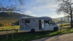 Titanium – Luxury 4 person Camper (extra air conditioning, smart TV, Alpine navigation/radio)