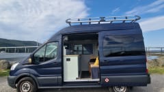 Taran – Viaggia con Taran - Accogliente camper Ford, assicurazione inclusa.