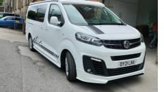 Toyota Vivaro LWB 2021 a 4 posti letto - Nuova conversione