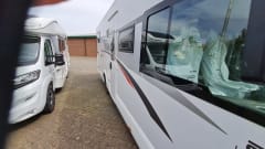 Wunderschönes Integrietes Vollausgestattetes Wohnmobil zu vermieten