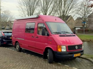 De vrolijke roze – Vrolijke roze VW camper