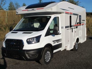 665 – ROLLERTEAM ZEFIRO 665 4 BERTH 