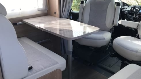 Hotelkamer op wielen – Spacious 2 p Carado semi-integrated from 2018