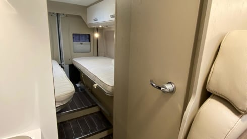 Nr. 9 – Rimor van single beds