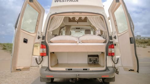 Frits – 2-seater Volkswagen campervan from 2009