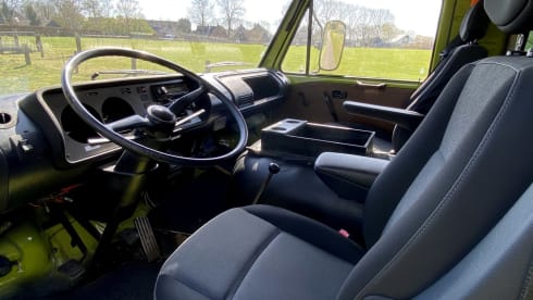 Manfred – VW LT28 - Atmospheric 2p camper bus from 1976