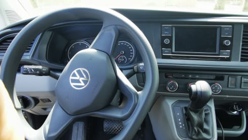 Cozy Custom Volkswagen T6.1 (Automatic!)