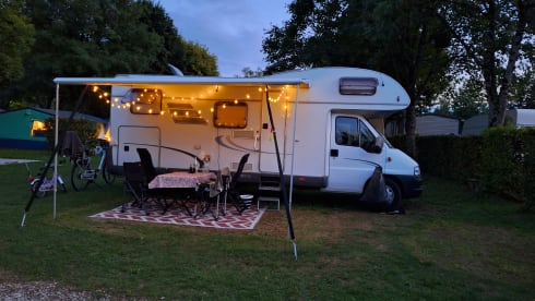 6p Hymer Alkovenmöbel aus dem Jahr 2005