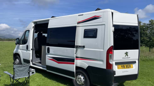 Yasmin (le Boxer!) – 3 berth 2020 Peugeot Boxer (with 2024 professional conversion)