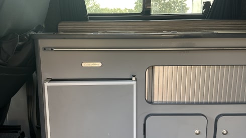 FIGURE 01 – 4 berth Volkswagen campervan from 2022