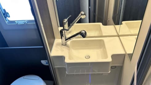 Wee Arria – Brand New 4 Berth Automatic Insurance Inclded