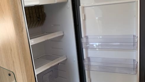 LMC 662 – LMC 9 traps automaat 3 pers Lengte 6.95mtr BJ 2021 Rijbewijs B