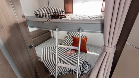 New (2022) spacious camper with Kingsize lifting bed - Chausson 720, model 2022  