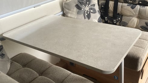 6 berth Swift Escape 686