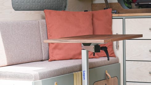 La Via – Camperbus Nissan NV400 L2H2 2personen gerenoveerd in 2023
