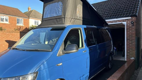 LWB Automatic VW Transporter – Beautiful Blue Transporter. Automatic, Long Wheel Base. Central London 