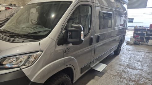 Elle2 – 4 berth Citroën Relay campervan 
