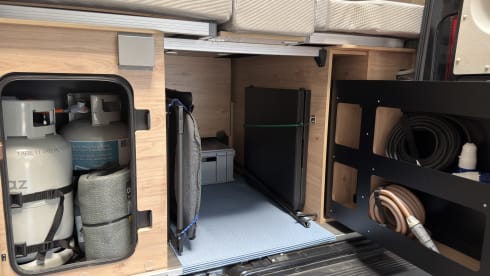 Making Memories 13 – 2025 Dethleffs Globetrail met Automaat en Dakairco. Elegant en Betrouwbaar