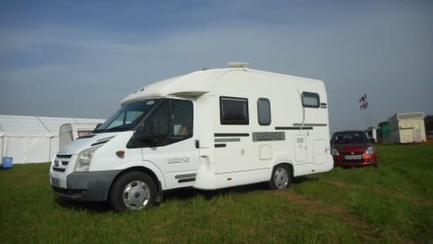EASY 8 MOTORHOME HIRE JUST TURN UP AND GO