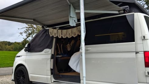 Rudy – 4 berth Volkswagen campervan from 2021