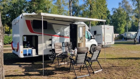 Burstner Fiat Ducato – Luxury camper with many amenities, super complete