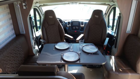 Burstner Fiat Ducato – Luxury camper with many amenities, super complete