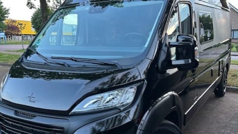 4p Peugeot bus uit 2021