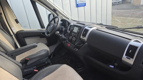 The nardo grey lander  – 2p Carado bus from 2019