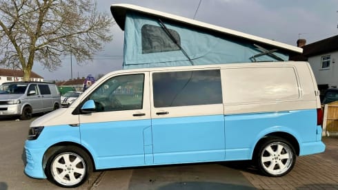 Road surfer – 4 berth Volkswagen campervan from 2017