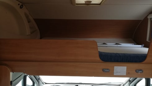 Beautiful 6-person camper, fully equipped, dogs allowed