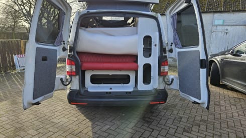 Morag – 4 berth VW T5 CAMPERVAN LWB 2014 ( EDINBURGH PICK UP)