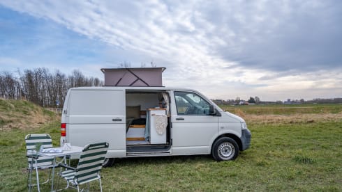 LEOPARD – Unique Volkswagen Camper (M+S Alpine tires and Euro 4!)