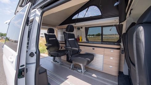 2 to 6 persons Volkswagen Style VAN