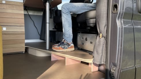 Roze Roadtripper – Camping-car bus modulable pour 4 personnes 