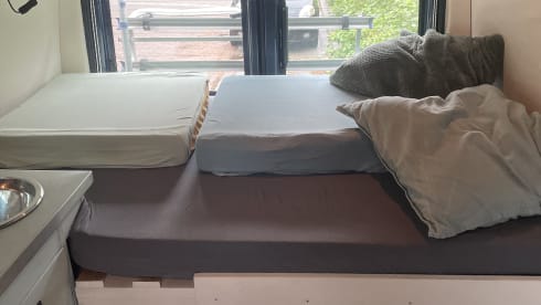 De blauwe bus – Ford Transit Wohnmobil aus dem Jahr 2005