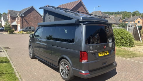 The Grey – 4 berth Volkswagen T6.1 Luxury campervan 