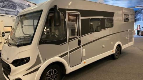 7 – Luxurious, spacious camper with single beds!