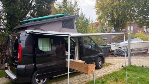 4p Renault campervan uit 2012