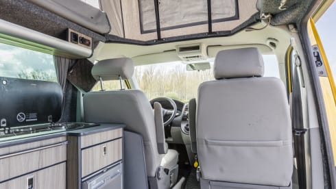 Sunny – 2p Volkswagen bus from 2015